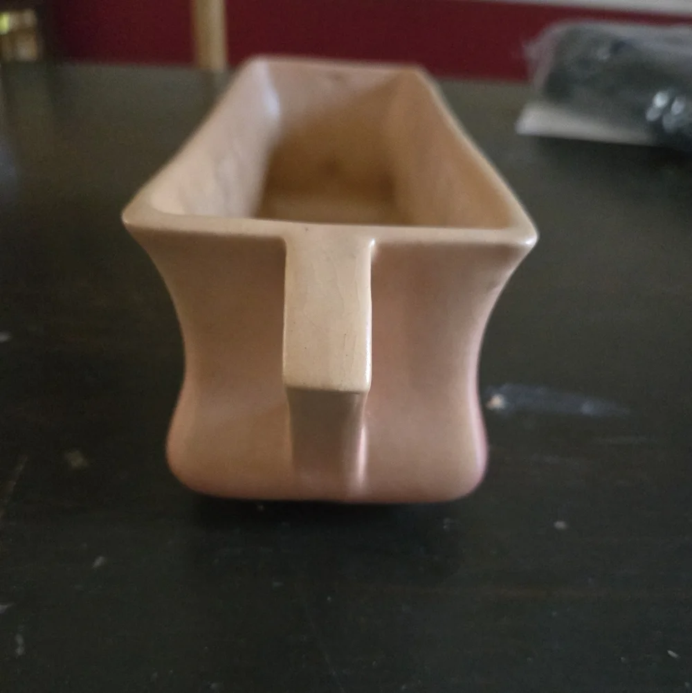 Vintage 1940s Roseville Pottery Dusty Rose Snowberry Planter - Picture 3 of 6